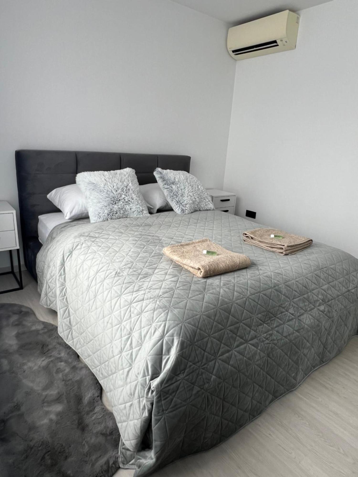 Skau Piano Family & Business Apartment Free Parking Братислава Экстерьер фото