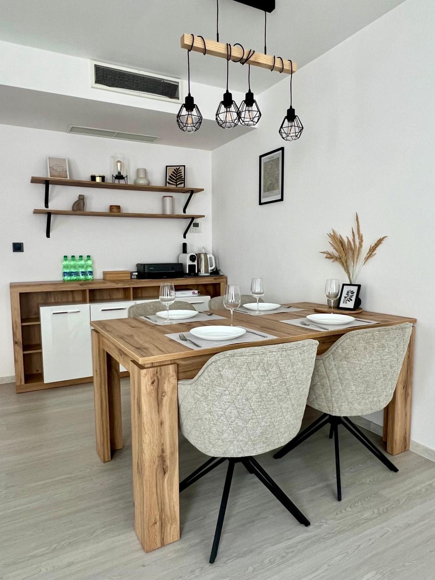 Skau Piano Family & Business Apartment Free Parking Братислава Экстерьер фото
